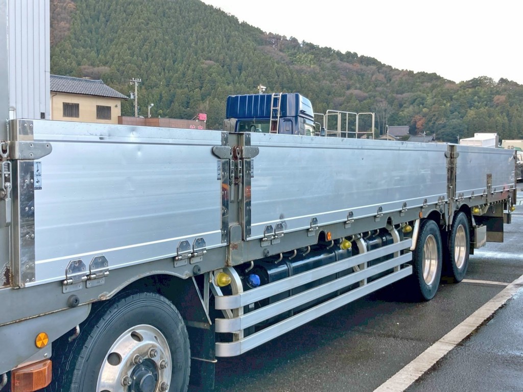 ボディー後部に若干の垂れがあります。(助手席側)|日野 プロフィア 2DG-FW1EHGの写真26