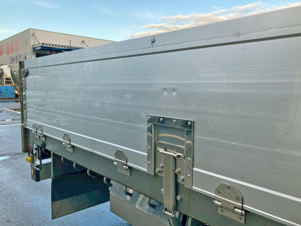 運転席側アオリ後方にヘコミがあります。|日野 プロフィア 2DG-FW1EHGの写真29