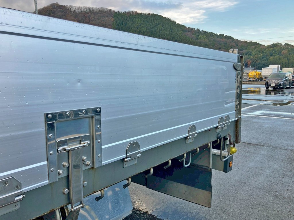 運転席側アオリ後方にヘコミがあります。|日野 プロフィア 2DG-FW1EHGの写真32