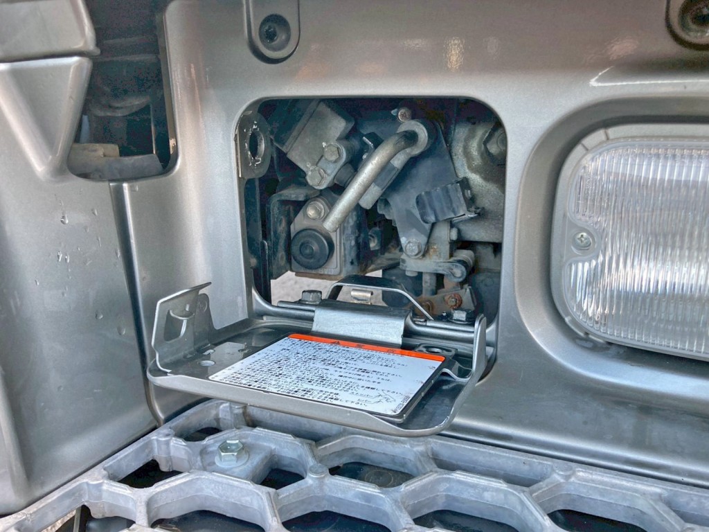 キャブチルトスイッチカバーのロック不良です。|日野 プロフィア 2DG-FW1EHGの写真36