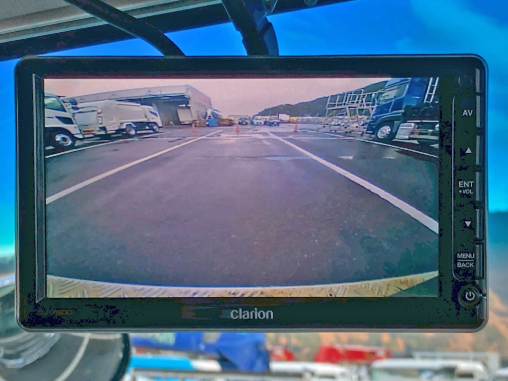 液晶バックモニター付きです。|日野 プロフィア 2DG-FW1EHGの写真40