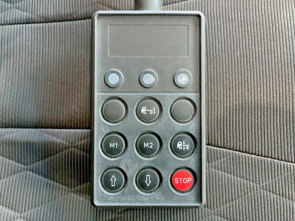 エアサスのコントローラーです。|日野 プロフィア 2DG-FW1EHGの写真42