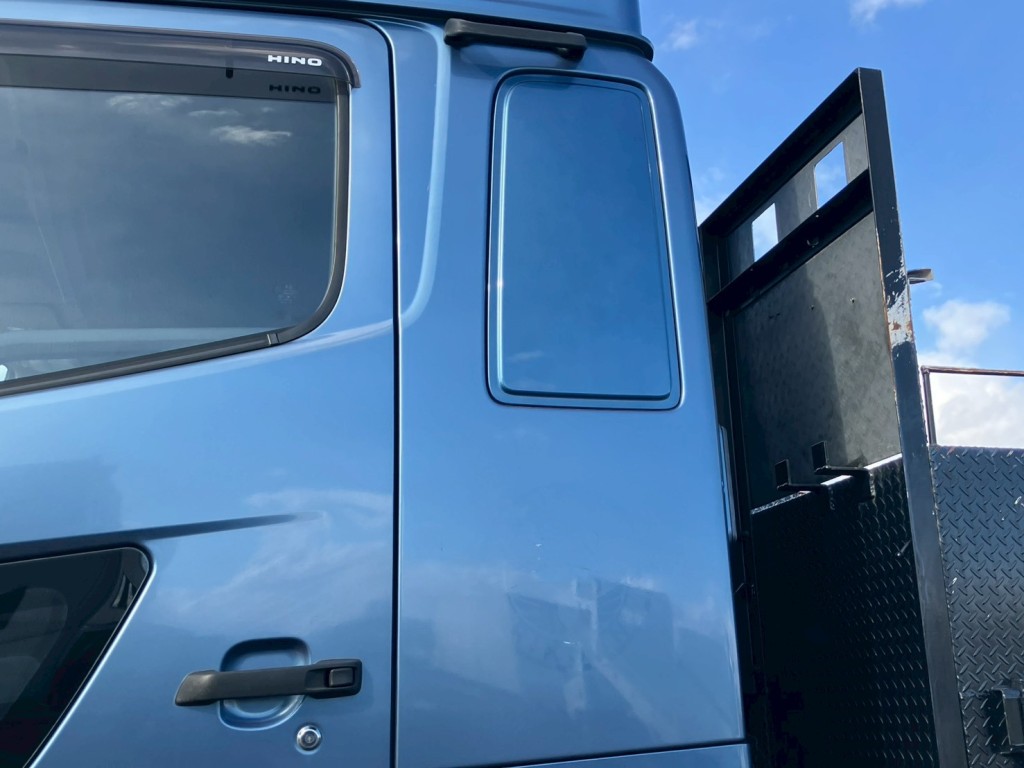 助手席側クォーターパネルにキズ・看板跡があります。|日野 プロフィア 2DG-SS1EKHAの写真14