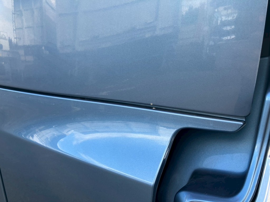 運転席側ドアにキズがあります。|日野 プロフィア 2DG-SS1EKHAの写真19