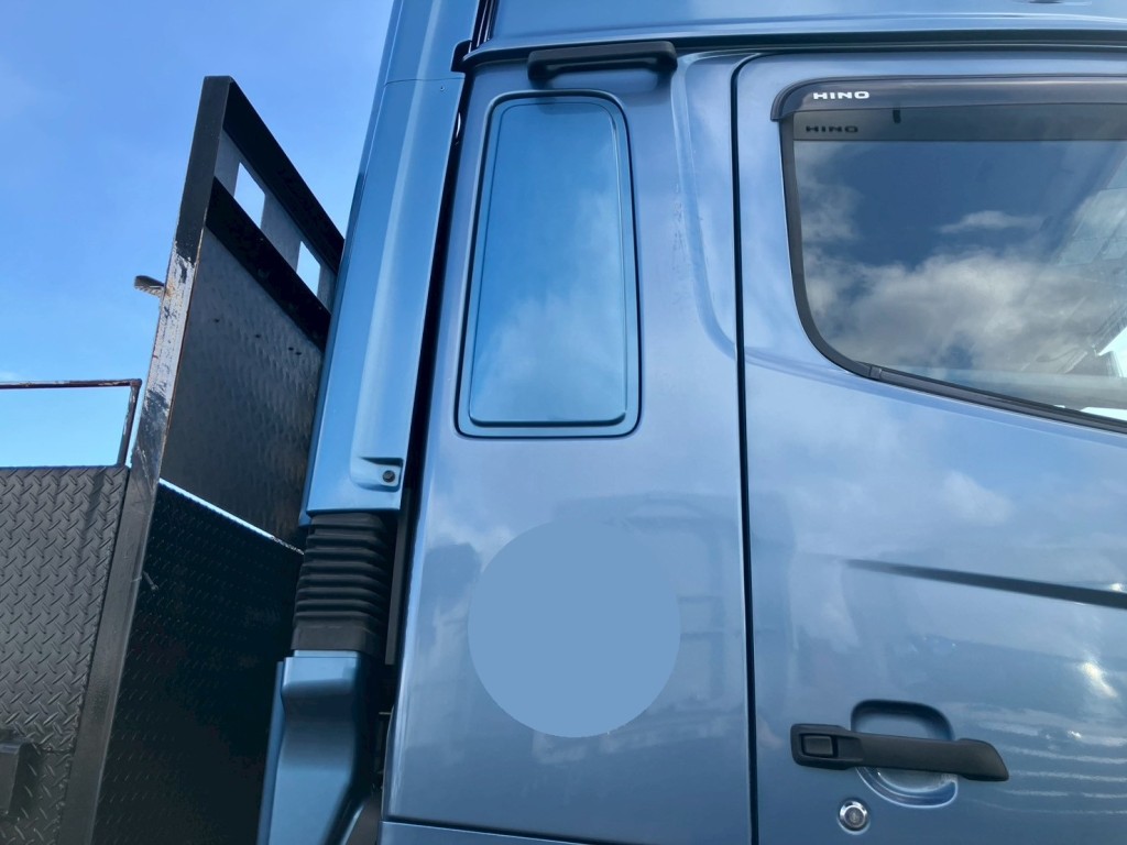 運転席側クォーターパネルにキズ・看板跡があります。|日野 プロフィア 2DG-SS1EKHAの写真20