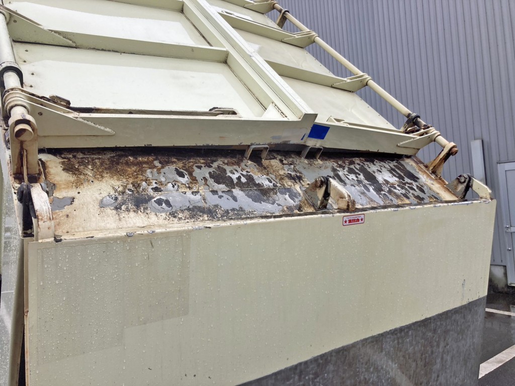 天井後方に塗装剝がれがあります。|UDトラックス 2PG-CD5BLの写真11