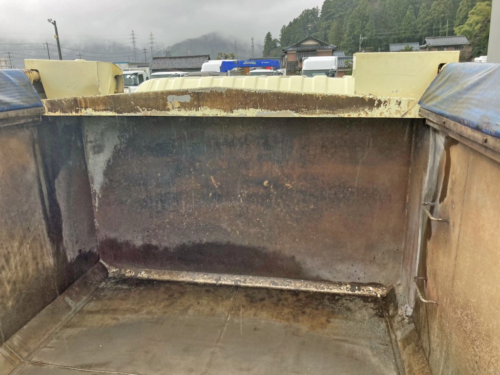 プロテクターもステンレス製です。|UDトラックス 2PG-CD5BLの写真13