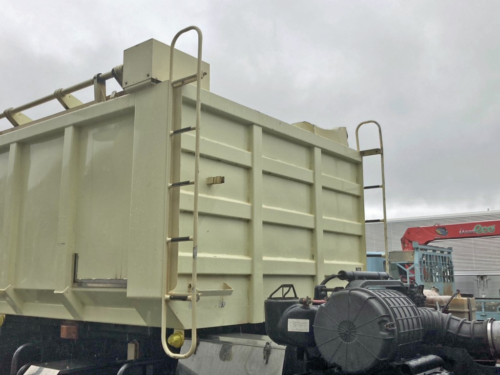 前壁の骨組みは 横の骨組みは鉄製・縦の骨組みはステンレス製です。|UDトラックス 2PG-CD5BLの写真16