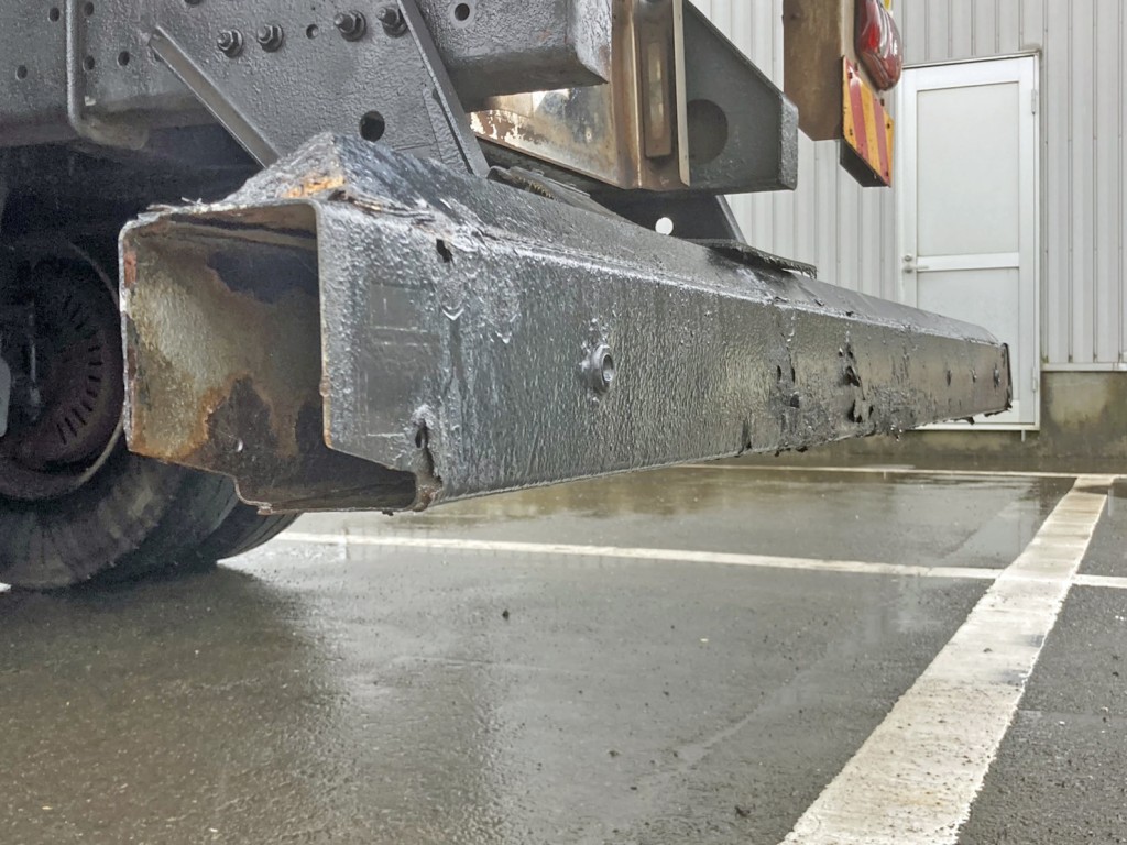 リヤバンパー助手席側カバーが欠品しています。|UDトラックス 2PG-CD5BLの写真26