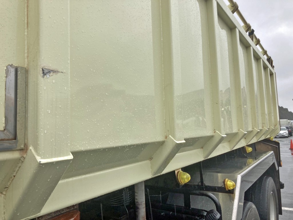 ボディー助手席側前方にキズ・塗装剝がれがあります。|UDトラックス 2PG-CD5BLの写真27