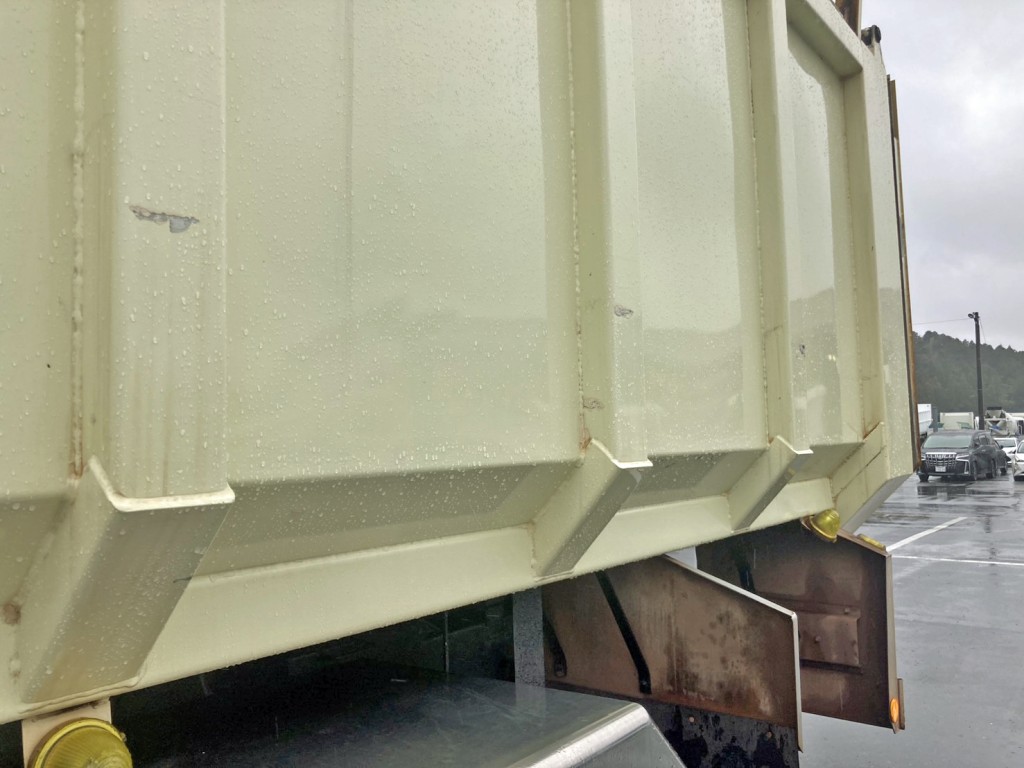 ボディー助手席側後方にキズ・塗装剝がれがあります。|UDトラックス 2PG-CD5BLの写真28