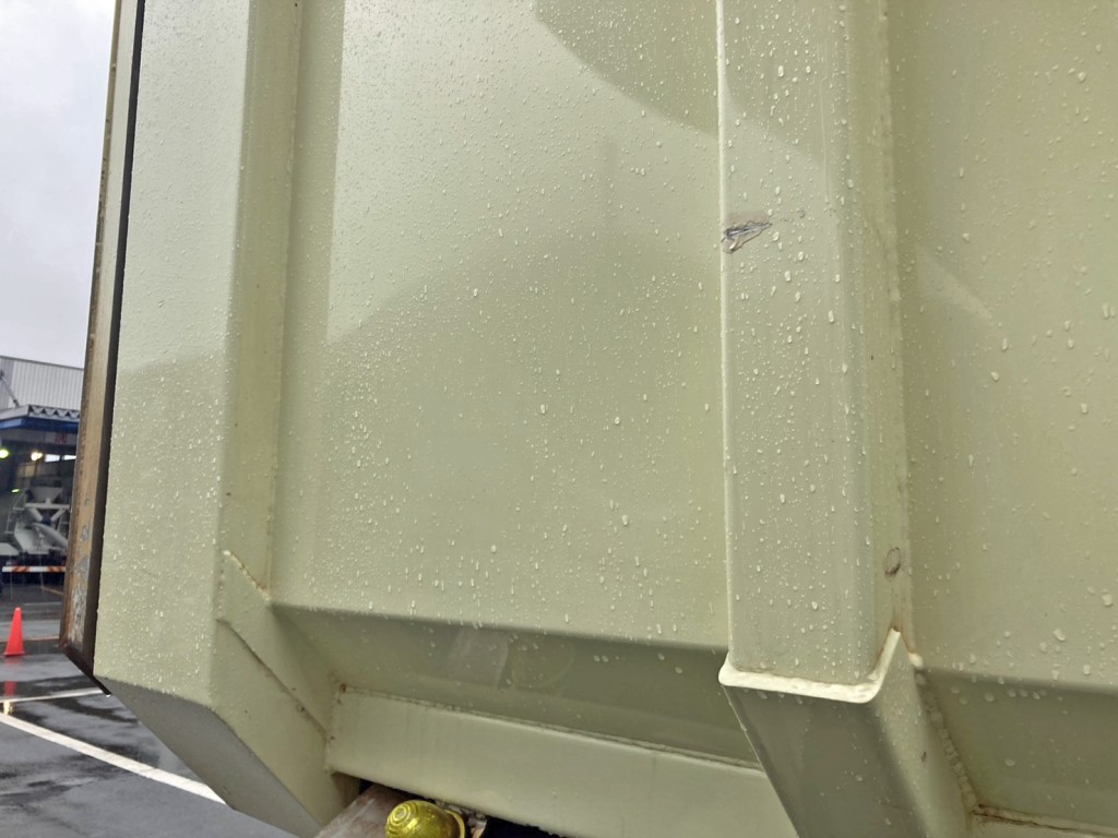 ボディー運転席側後方にキズ・塗装剝がれがあります。|UDトラックス 2PG-CD5BLの写真30