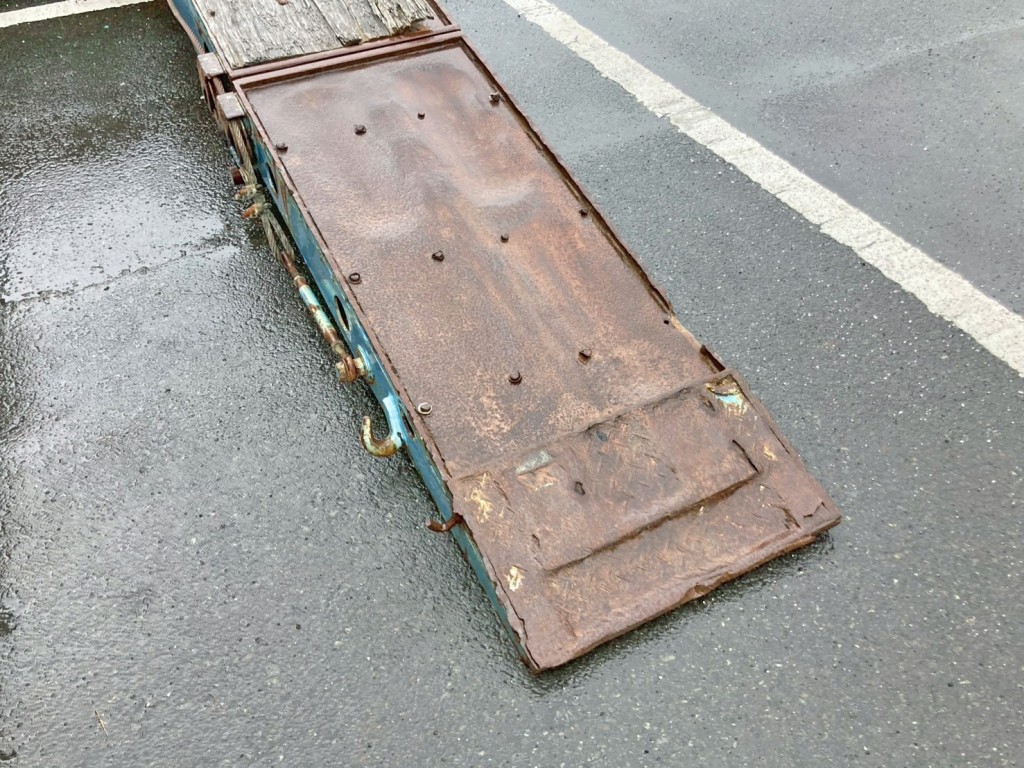 運転席側歩み板が欠品しています。|東急  TL33F7E3Sの写真28