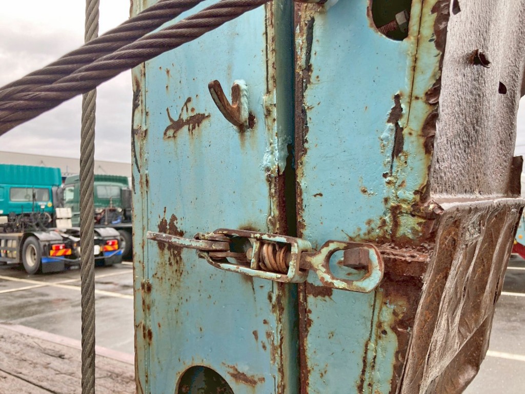 歩み折り畳み時のロックかかり不良です。(運転席側)|東急  TL33F7E3Sの写真37