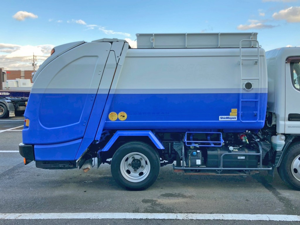 タンクの外観状態です。(運転席側)|三菱 キャンター TPG-FEA50(2WD)の写真16