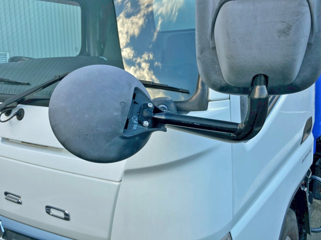 フロントアンダーミラー取付部カバー欠品しています。|三菱 キャンター TPG-FEA50(2WD)の写真25