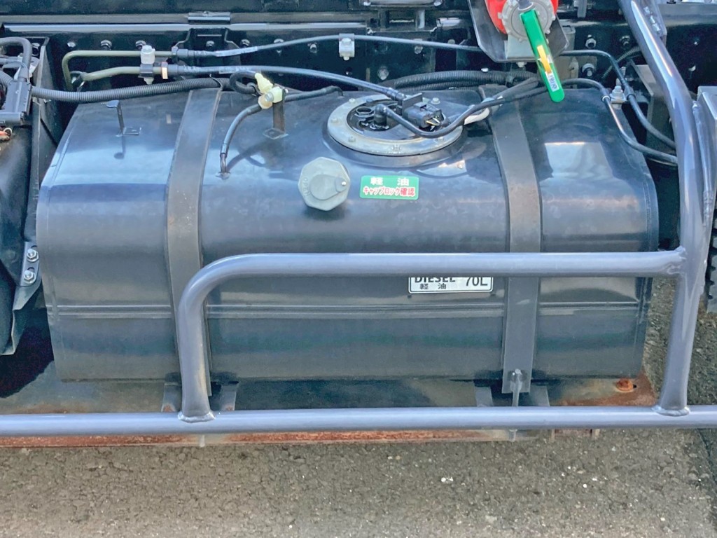 燃料タンクは70Lです。|三菱 キャンター TPG-FEA50(2WD)の写真27