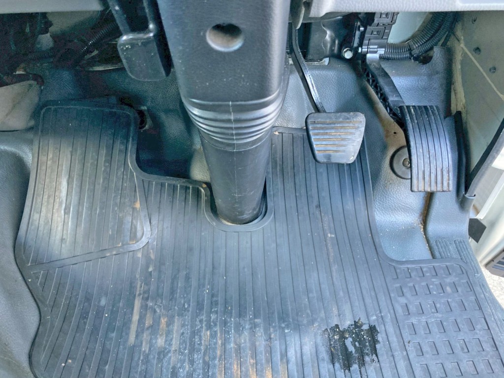 2ペダル仕様です。|三菱 キャンター TPG-FEA50(2WD)の写真32