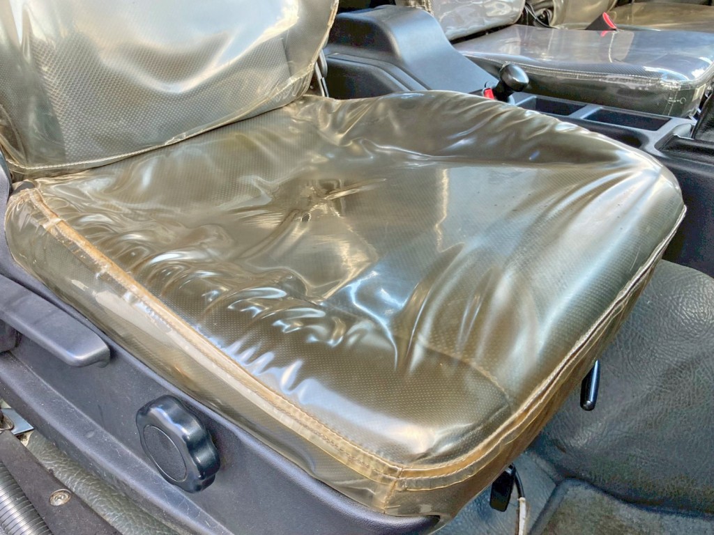 運転席座面にヘタリがあります。|三菱 ファイター 2KG-FK72FYの写真8