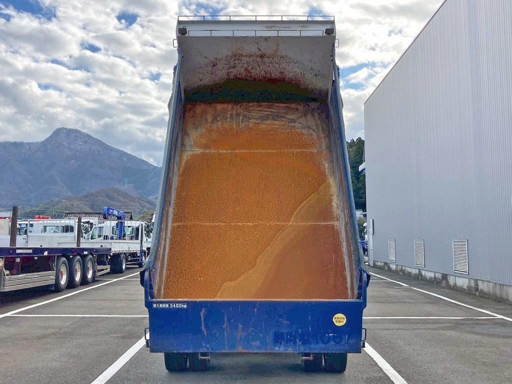 床は鉄板です。|三菱 ファイター 2KG-FK72FYの写真9