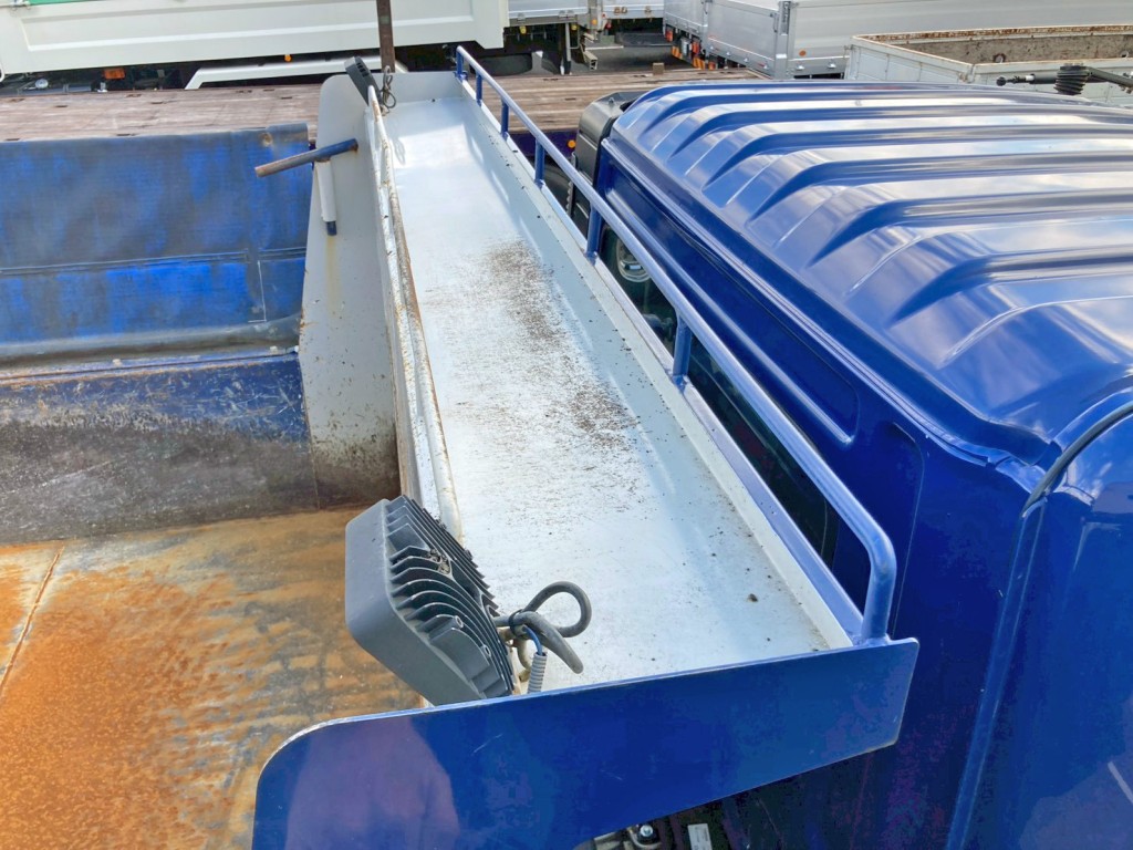 シートデッキの状態です。(ステーに曲がりがあります)|三菱 ファイター 2KG-FK72FYの写真15