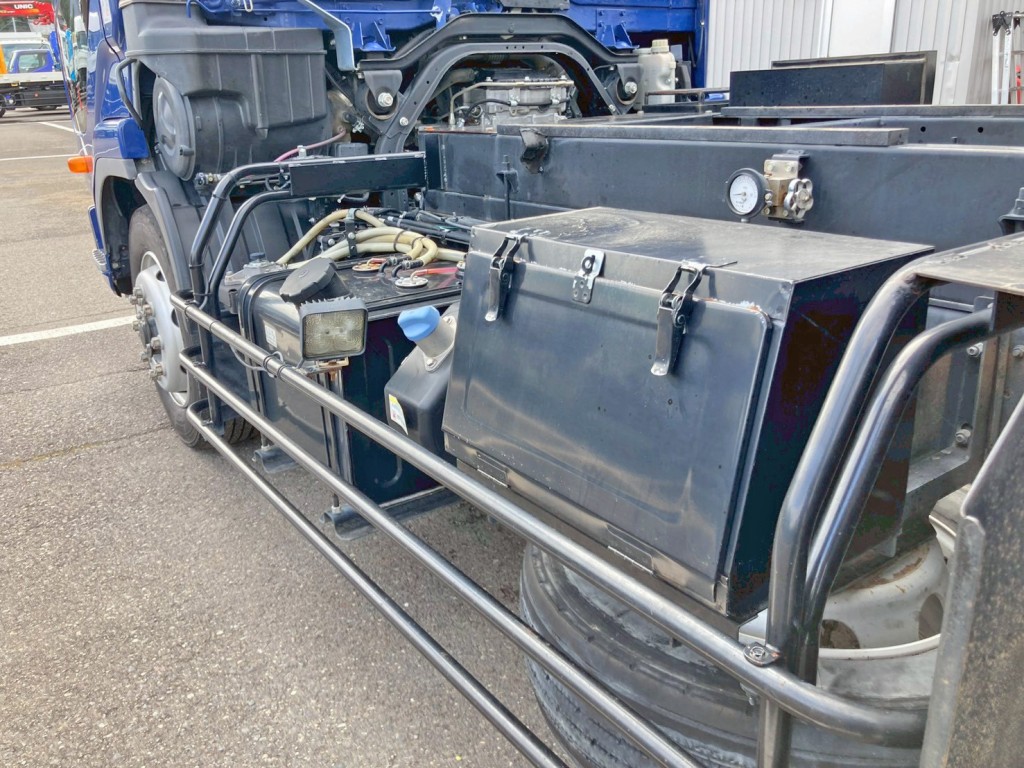 助手席側に工具箱が付いています。|三菱 ファイター 2KG-FK72FYの写真21