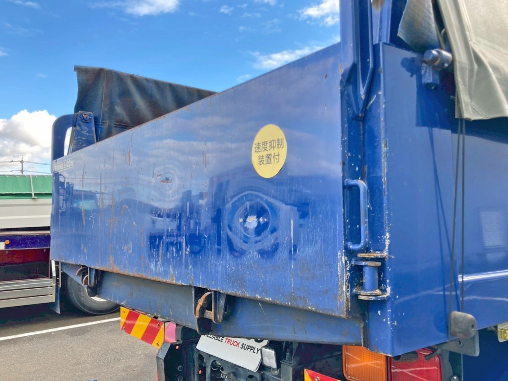 リヤゲートの所々にキズ・ヘコミがあります。(運転席側)|三菱 ファイター 2KG-FK72FYの写真27