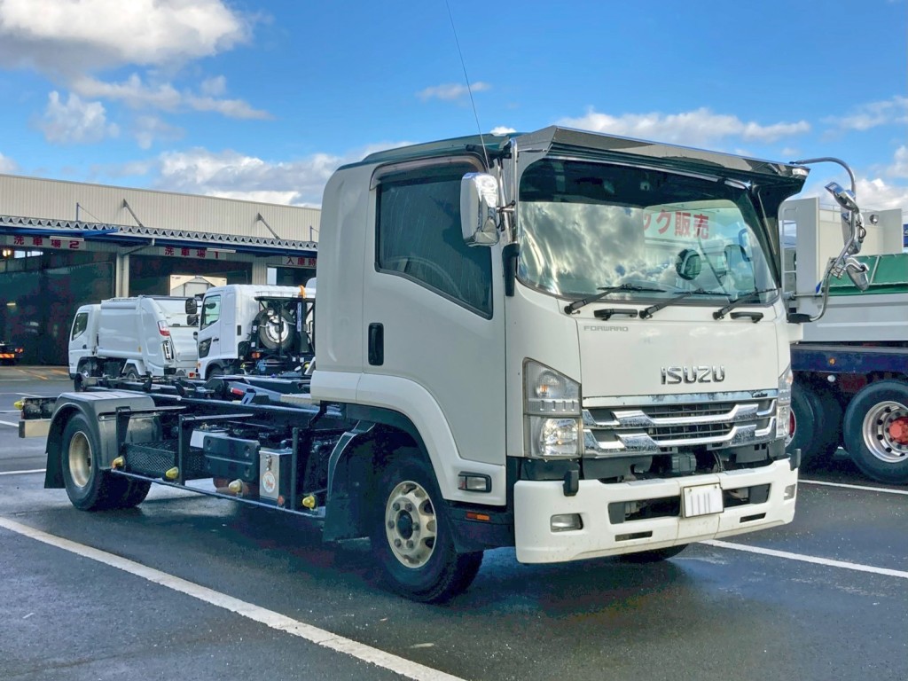 ホイールはアルミ製です。|いすゞ フォワード 2RG-FRR90S2(2WD)の写真2