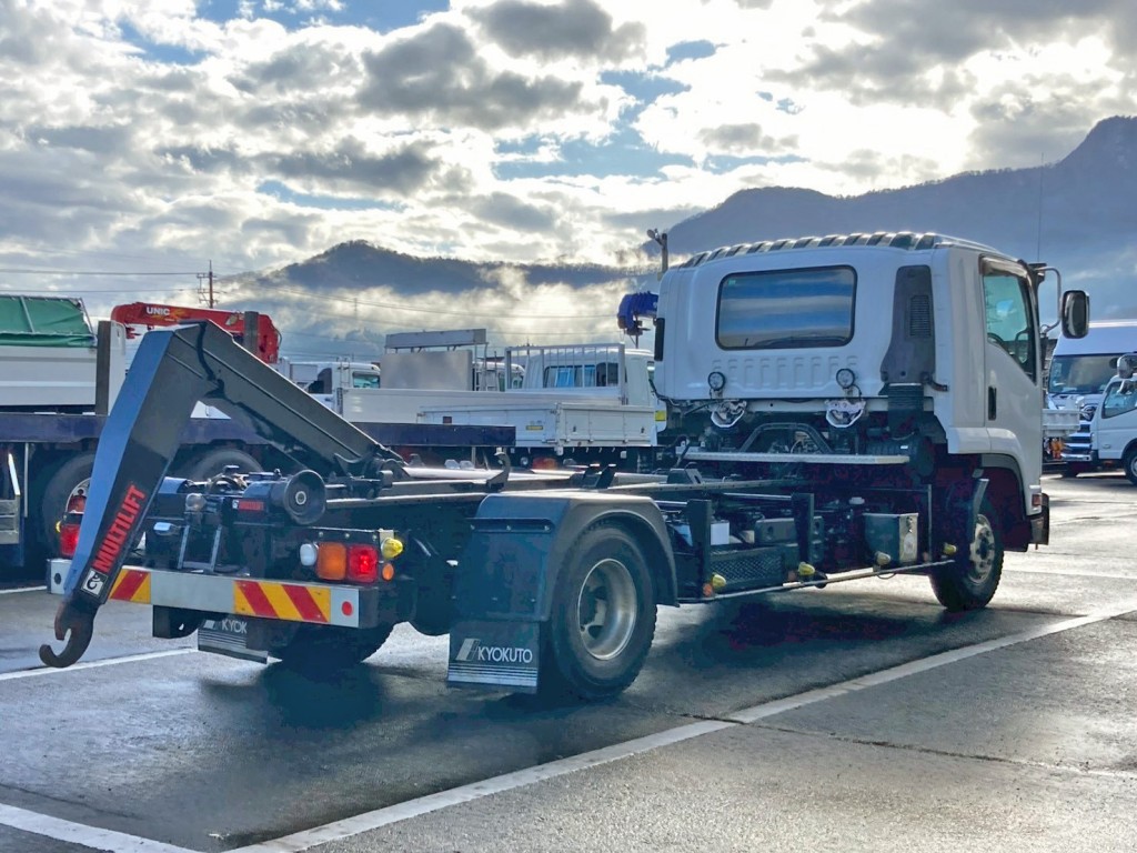 いすゞ フォワード 2RG-FRR90S2(2WD)の写真4