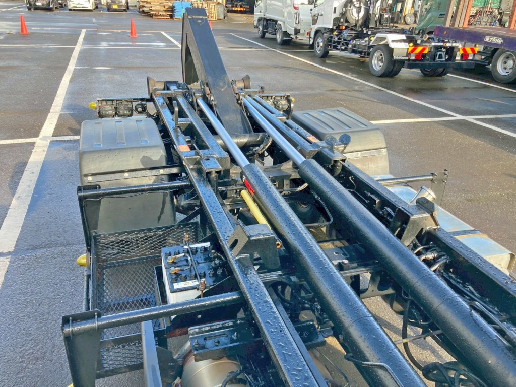 ツインシリンダーです。|いすゞ フォワード 2RG-FRR90S2(2WD)の写真9