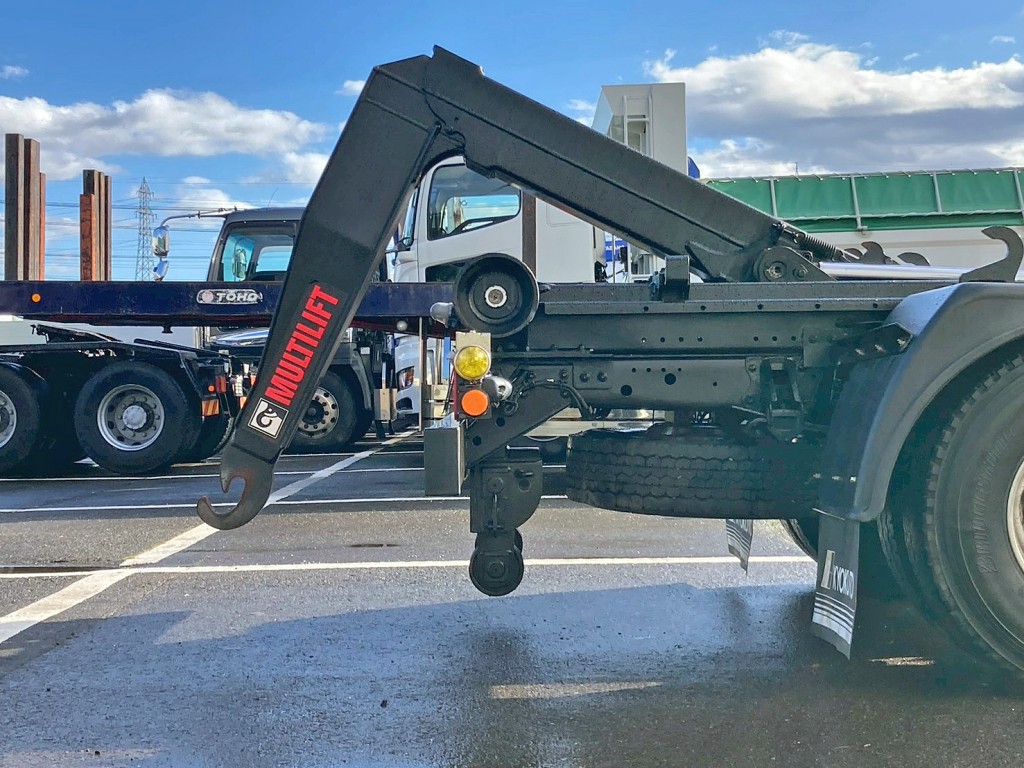 ジャッキは手動式です。|いすゞ フォワード 2RG-FRR90S2(2WD)の写真12