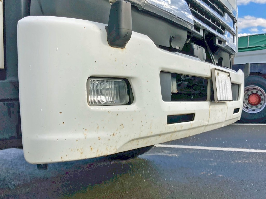 フロントバンパー運転席側にキズ・サビがあります。|いすゞ フォワード 2RG-FRR90S2(2WD)の写真16