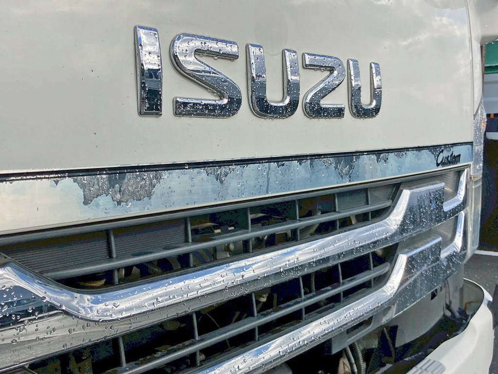 フロントグリルに剥がれがあります。|いすゞ フォワード 2RG-FRR90S2(2WD)の写真17