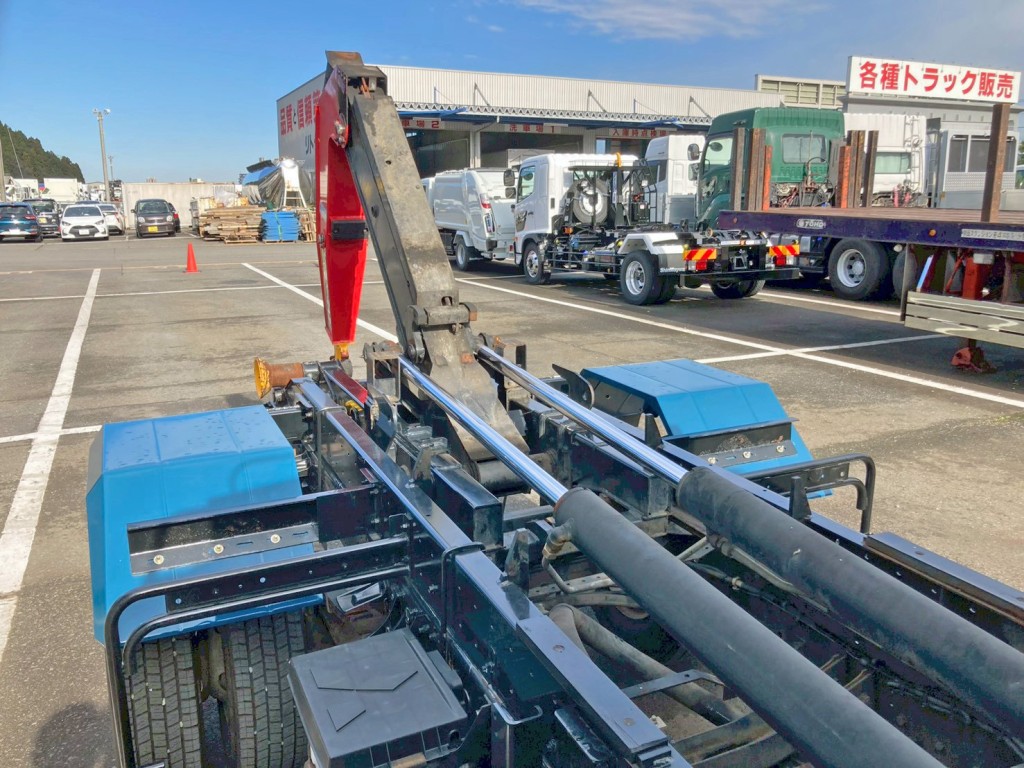 ツインシリンダーです。|三菱 ファイター TKG-FK71F(2WD)の写真9