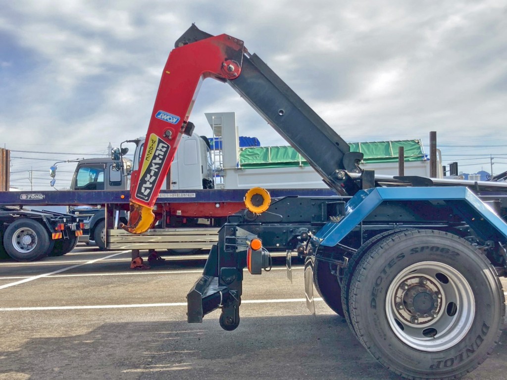 ジャッキは手動式です。|三菱 ファイター TKG-FK71F(2WD)の写真11