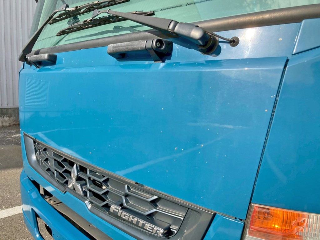 フロントパネルの所々にキズがあります。(助手席側)|三菱 ファイター TKG-FK71F(2WD)の写真20