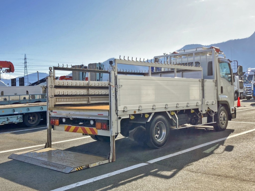 いすゞ フォワード 2RG-FRR90S2(2WD)の写真6