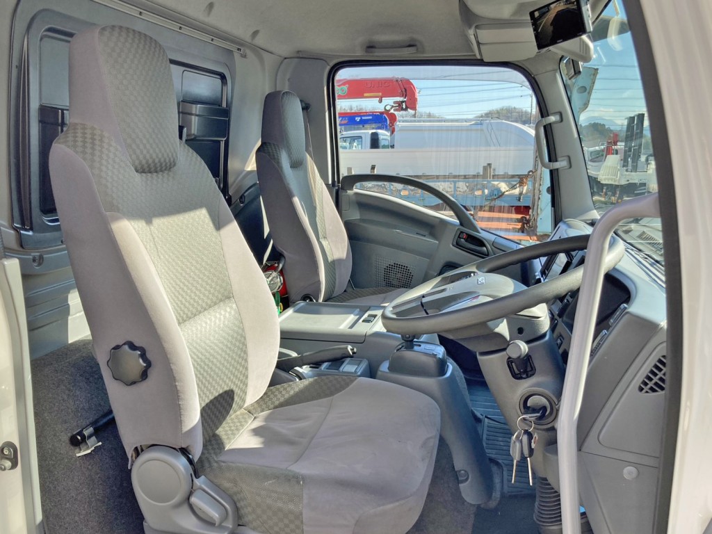 ベッドレスキャビンです。|いすゞ フォワード 2RG-FRR90S2(2WD)の写真9