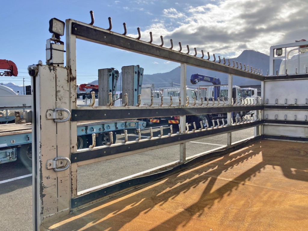 アオリを開いた状態です。|いすゞ フォワード 2RG-FRR90S2(2WD)の写真14