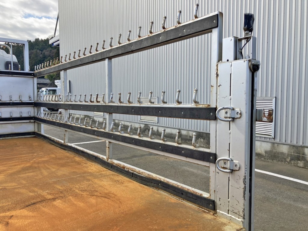 アオリを開いた状態です。|いすゞ フォワード 2RG-FRR90S2(2WD)の写真16