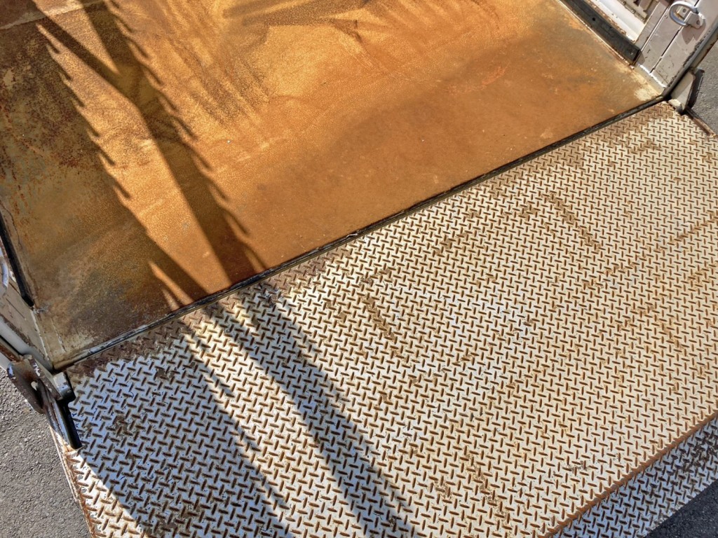 ゲートを上限まで上げた状態です。|いすゞ フォワード 2RG-FRR90S2(2WD)の写真21