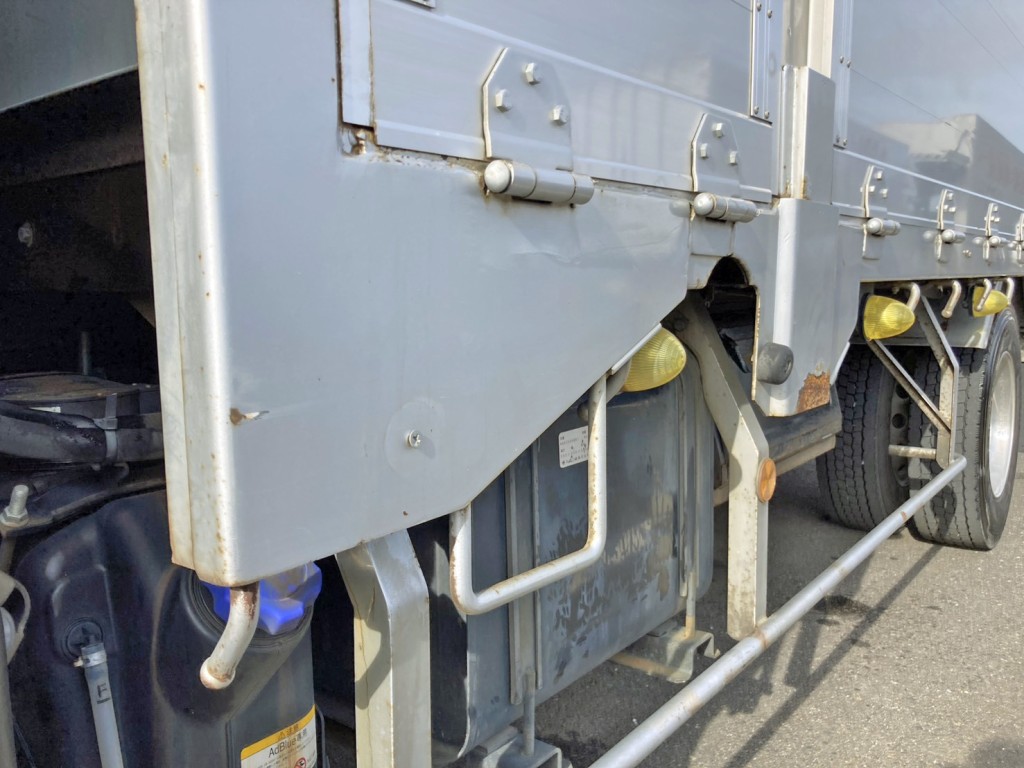 助手席側サイドレール前方にキズ 及び 当たりゴムが欠品しています。|いすゞ フォワード 2RG-FRR90S2(2WD)の写真33