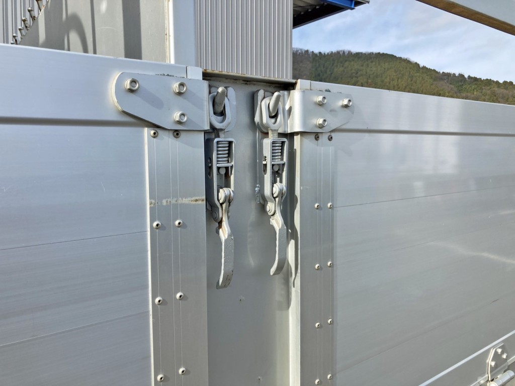 助手席側前方アオリにキズがあります。|いすゞ フォワード 2RG-FRR90S2(2WD)の写真34