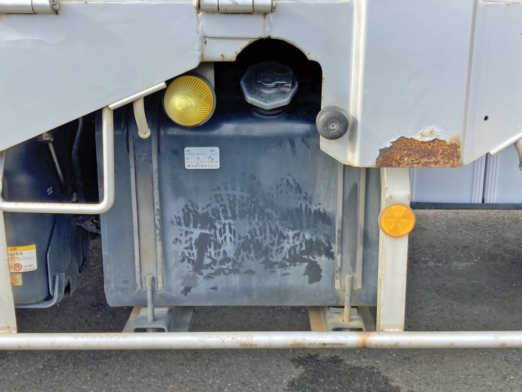 燃料タンクは90Lです。|いすゞ フォワード 2RG-FRR90S2(2WD)の写真40