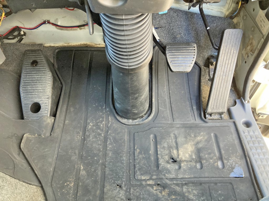 2ペダル仕様です。|いすゞ フォワード 2RG-FRR90S2(2WD)の写真45