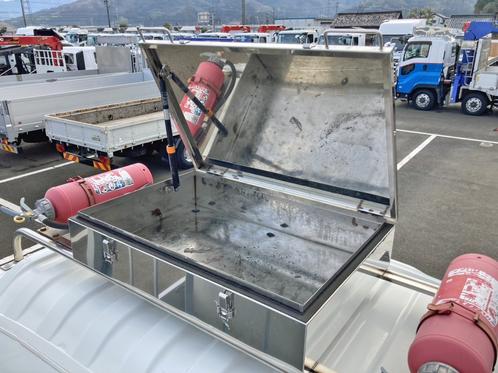 工具箱内部の状態です。|いすゞ フォワード 2RG-FRR90S2(2WD)の写真48