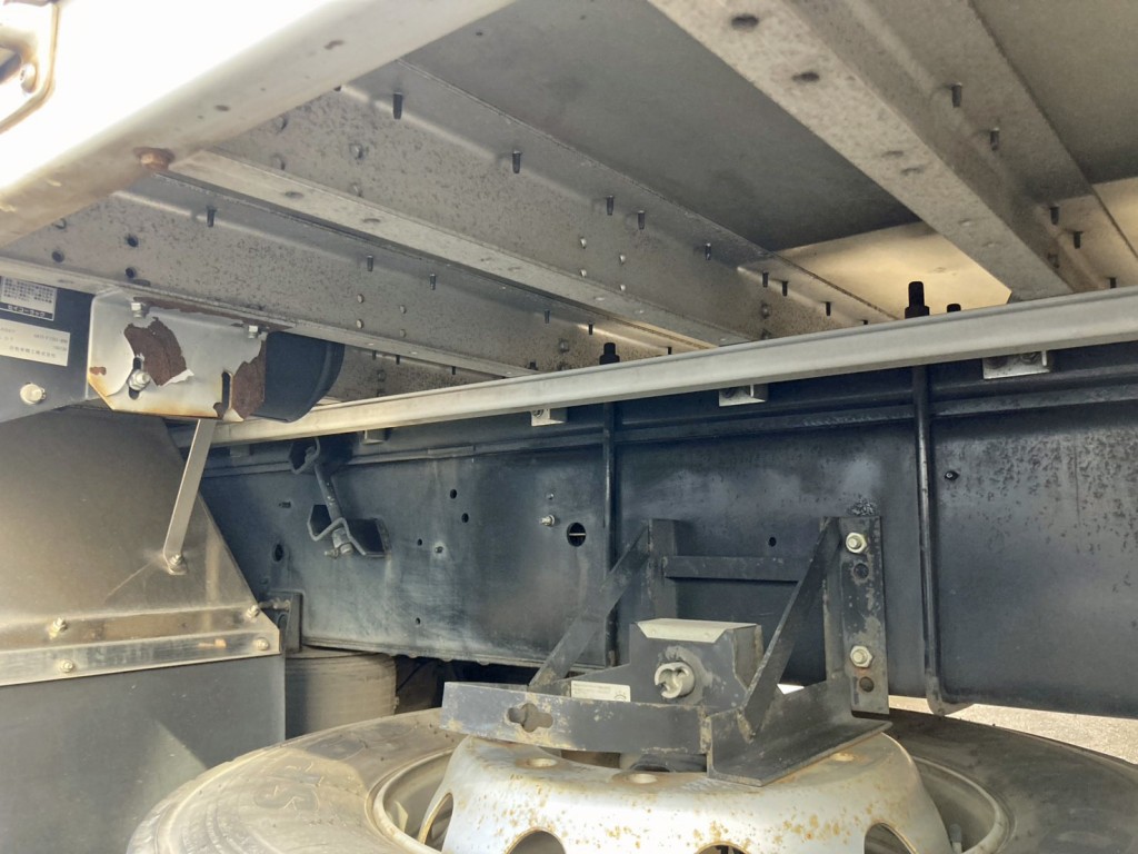 シャーシとネタの状態です。(縦ネタは鉄製・横ネタはアルミ製です)|日野 プロフィア QPG-FR1EXEGの写真6