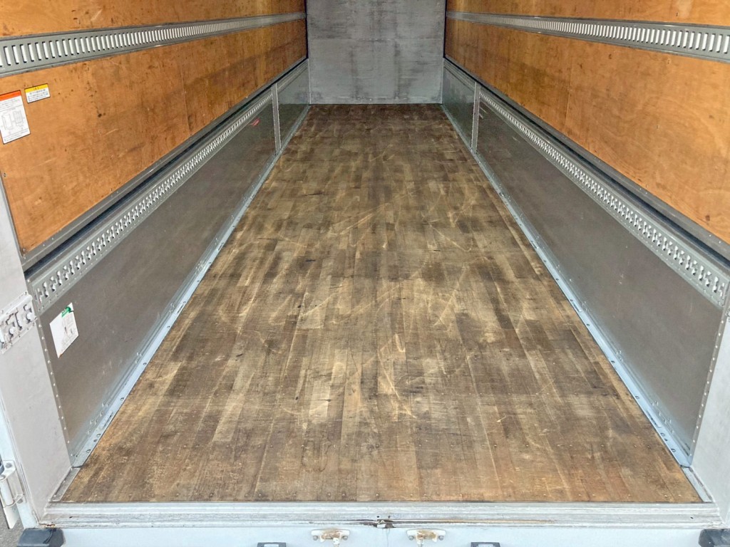 床は板張りです。|日野 プロフィア QPG-FR1EXEGの写真11