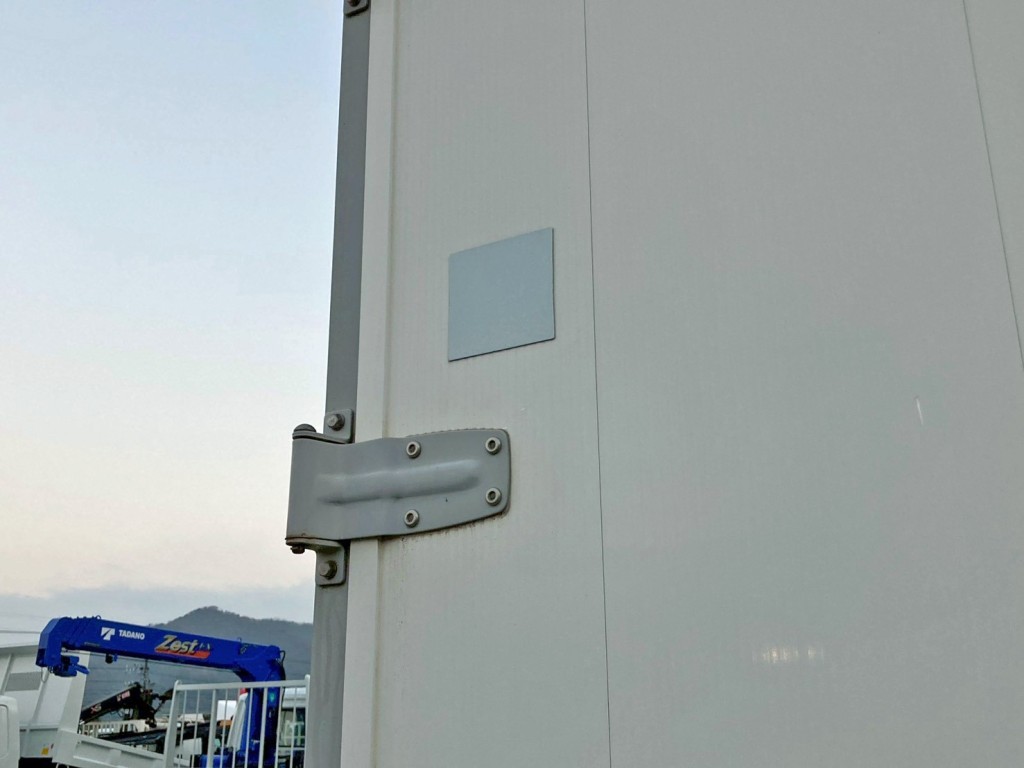 助手席側リヤドアにパッチ当てがあります。|日野 プロフィア QPG-FR1EXEGの写真14