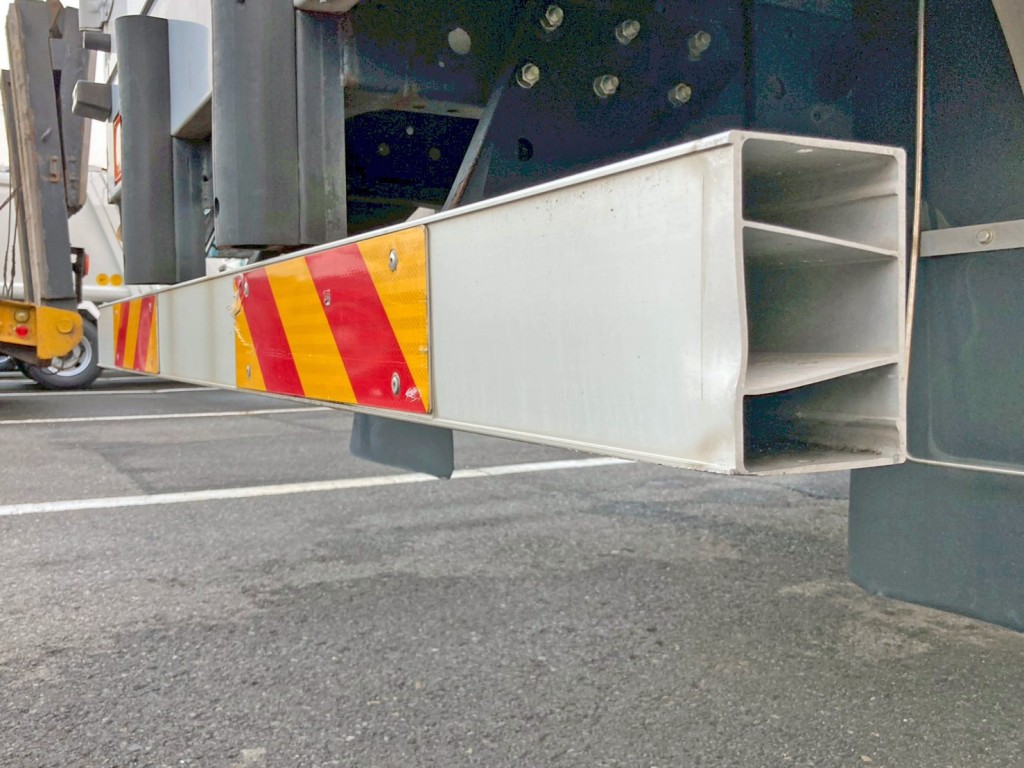 リヤバンパー運転席側カバー欠品しています。|日野 プロフィア QPG-FR1EXEGの写真18